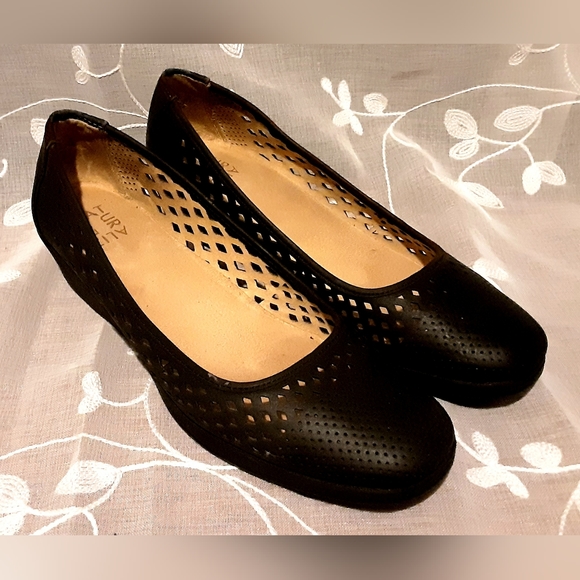 Naturalizer laser cut Leather low Heels Pumps - Picture 4 of 7